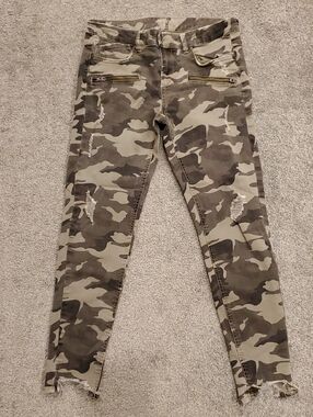 Zara- Z1975 Basics denim Camo jeans with cool zippers & distressed ankle cut